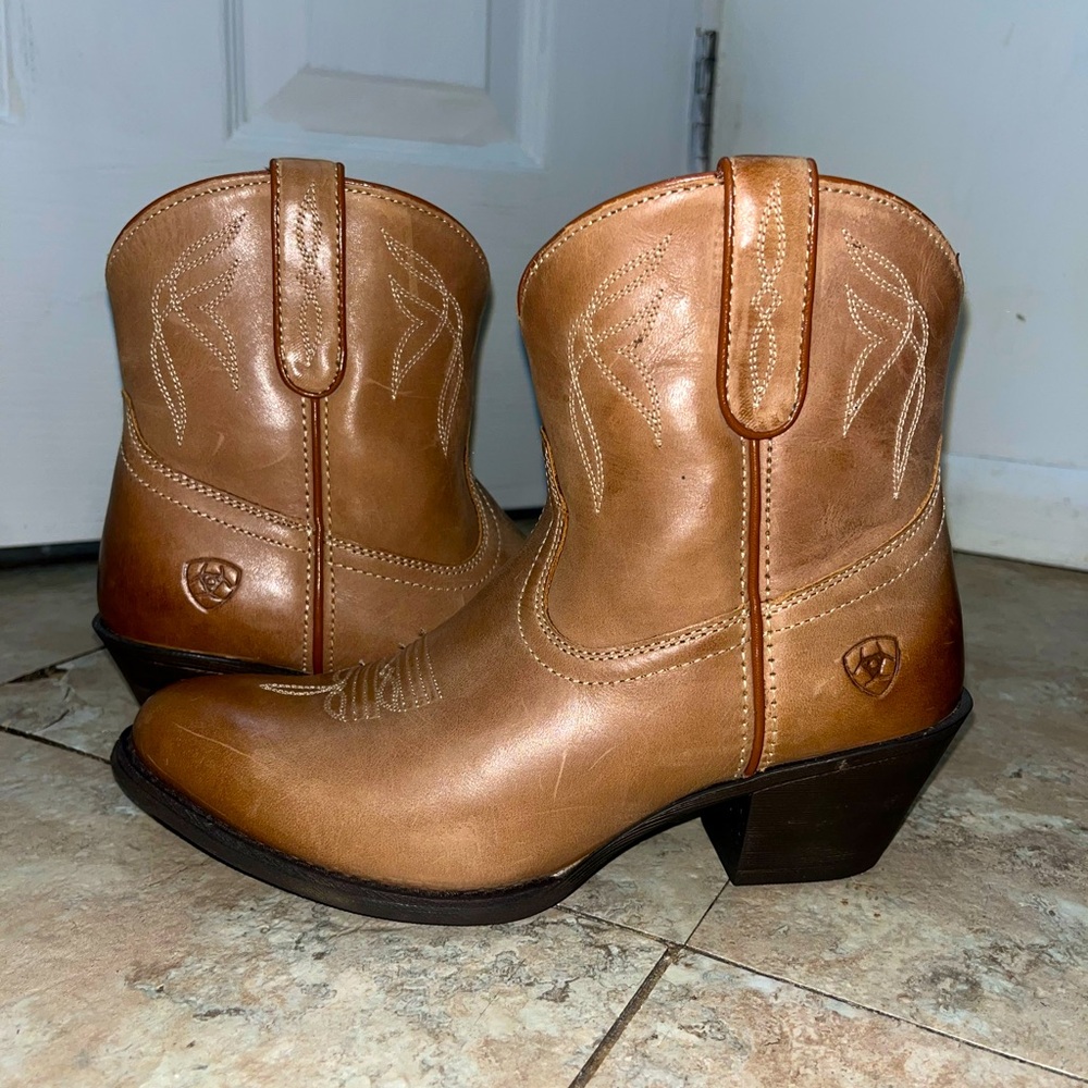 Ariat Darlin Western Ankle Booties